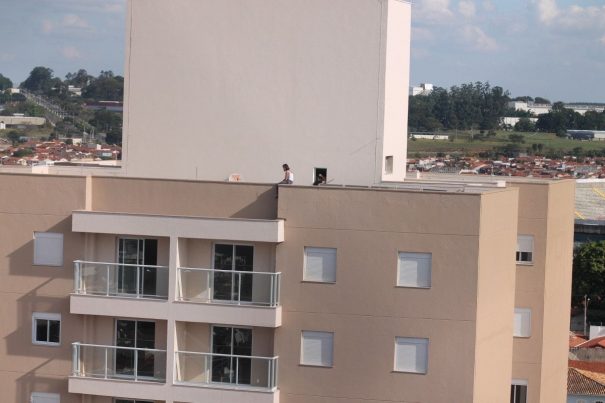 Jovem de 21 anos ameaçou se jogar do alto do Residencial do Jardim. (Foto: Diego Ortiz)