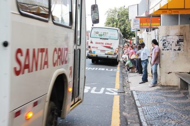 ponto-de-ônibus-Fernando-Surur-32