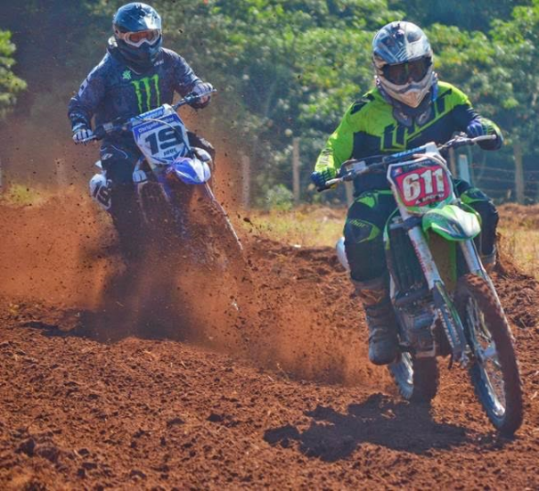 Ique Mattos conseguiu resultados positivos na briga pelo título, em etapa de Engenheiro Coelho. (Foto: Divulgação)