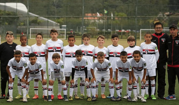 Equipe sub-11 da escolinha do São Paulo de Mogi Mirim venceu Taubaté na decisão, por 3 a 1. (Foto: Divulgação)