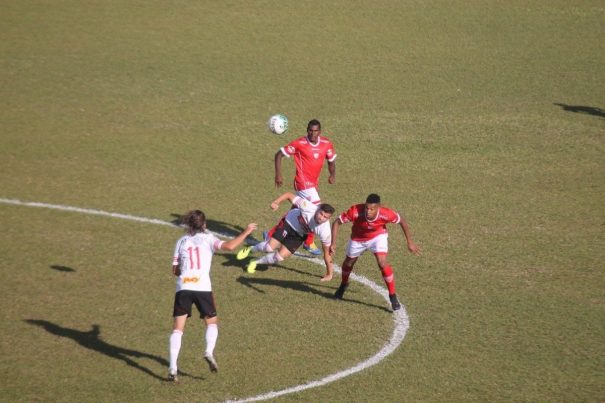 Mogi Mirim e Botafogo travararam um duelo equilibrado, que ficou no empate sem gols. (Foto: Diego Ortiz)