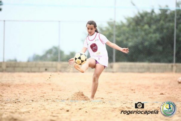 Vitória Oliveira atraiu a admiração em torneio pela ousadia em encarar nomes experientes. (Foto: Rogério Capela)