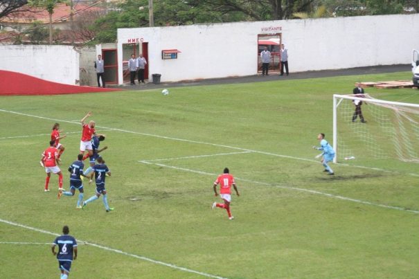 Mogi Mirim teve mais volume de jogo, mas faltou competência para tirar o zero do placar. (Foto: Diego Ortiz)