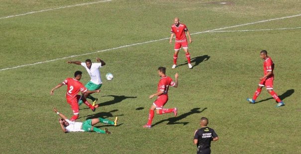 Partida disputada no Vail Chaves foi marcada por muitos erros de passes e raras chances de gol. (Foto: Diego Ortiz)