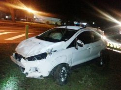 Veículo EcoSport, que atropelou advogado, acabou capotando (Foto: Divulgação)