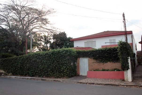 Imóvel, localizado na Paulo César Campos Lovo, no bairro Saúde, pode ser o novo endereço dos menores da Fundação Casa (Foto: Diego Ortiz)