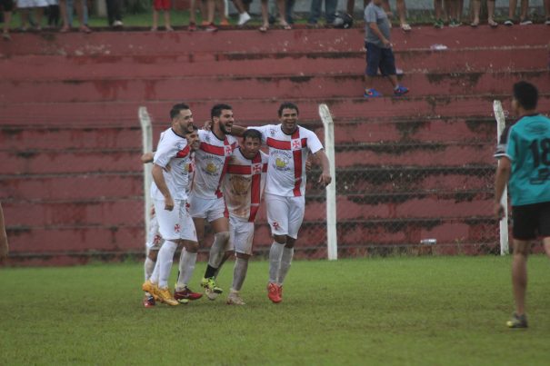 Com nomes como Celsinho, Neto e Alex, Nova Santa Cruz festejou a classificação à decisão da Série C. (Foto: Diego Ortiz)