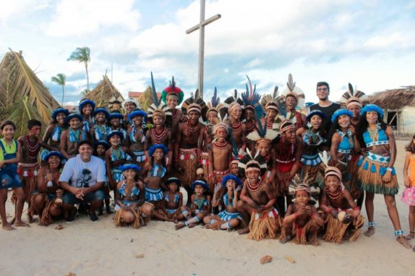 Adílio Cândido comandou treinamentos de futebol com índios em Santa Cruz Cabrália. (Foto: Arquivo Pessoal)