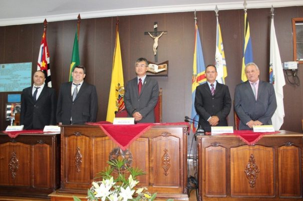 Mesa eleita: segundo secretário Marcos Gaúcho, primeiro secretário Cristiano Gaioto, presidente Jorge Setoguchi, primeiro vice-presidente Robertinho e segundo vice-presidente Chupeta. (Foto: Diego Ortiz)