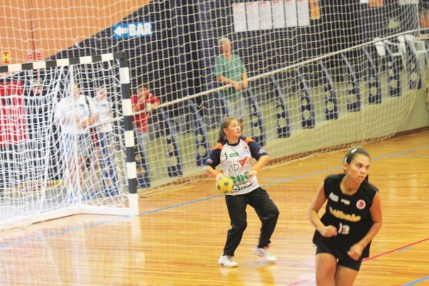 Milena em ação pelo Clube Mogiano, onde foi revelada, na temporada de 2014. (Foto: Diego Ortiz)