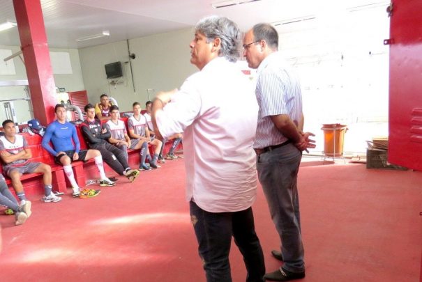 Técnico Marcelo Veiga foi apresentado ao elenco na manhã desta sexta-feira. (Foto: Marcelo Gotti/Assessoria MMEC) 