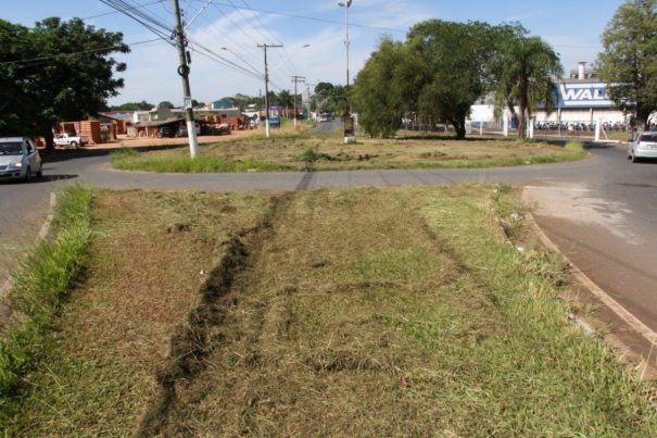 Serviços de capinagem e roçagem foram feitos nesta semana (Foto: Divulgação)