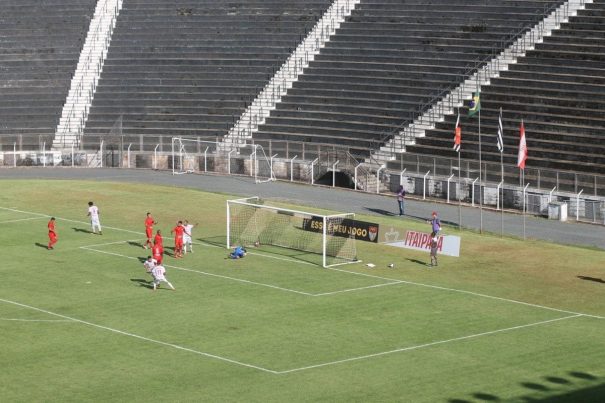 No primeiro confronto com mando do Mogi Mirim, time foi derrotado pelo Velo Clube no Estádio Major Levy Sobrinho, em Limeira. (Foto: Arquivo)