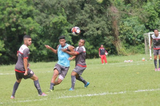 Ainda sem pontuar, elenco do Mogi Mirim trabalha em busca de evolução. (Foto: Diego Ortiz) 