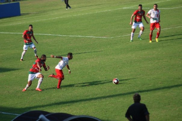 Mogi Mirim reagiu, mas não conseguiu evitar a derrota diante da Portuguesa. (Foto: Diego Ortiz)