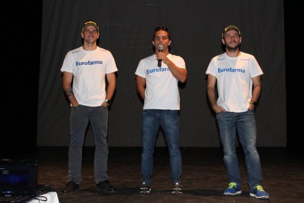 Pilotos Daniel Serra, Max Wilson e Ricardo Maurício, no Centro Cultural. (Foto: Diego Ortiz)