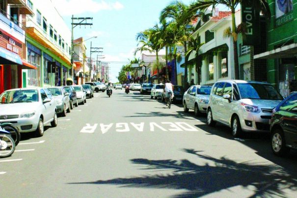 Uma das principais vias do Centro só será acessada a pé; ação atende pedido dos comerciantes (Foto: Fernando Surur)